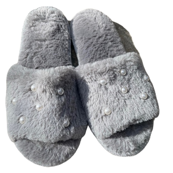 Secret Treasures Shoes - Gray Fuzzy Slippers